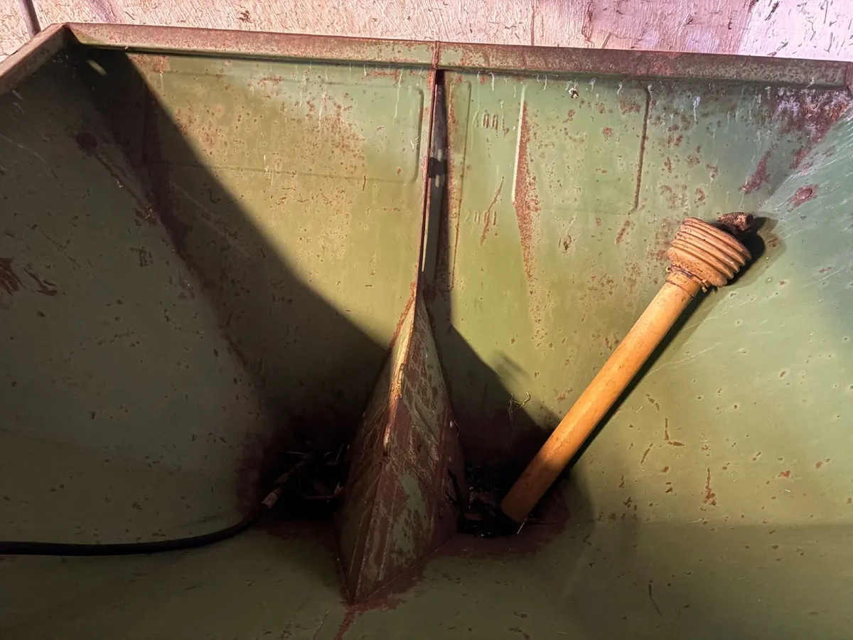 fertiliser spreader - Image 3