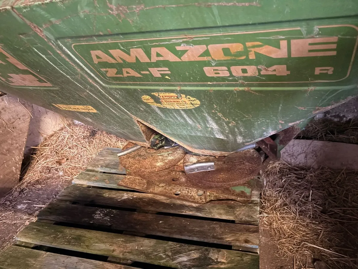 fertiliser spreader - Image 1