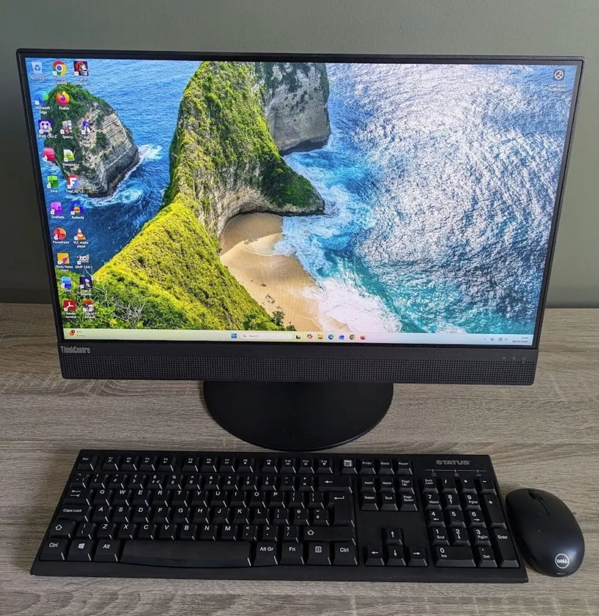 All in One PC Win 11 16GB RAM 22" LCD i5 CPU WIfi - Image 1