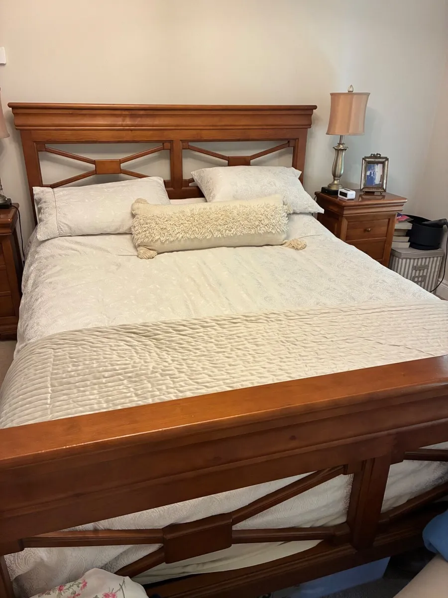 Bed frame - Image 1