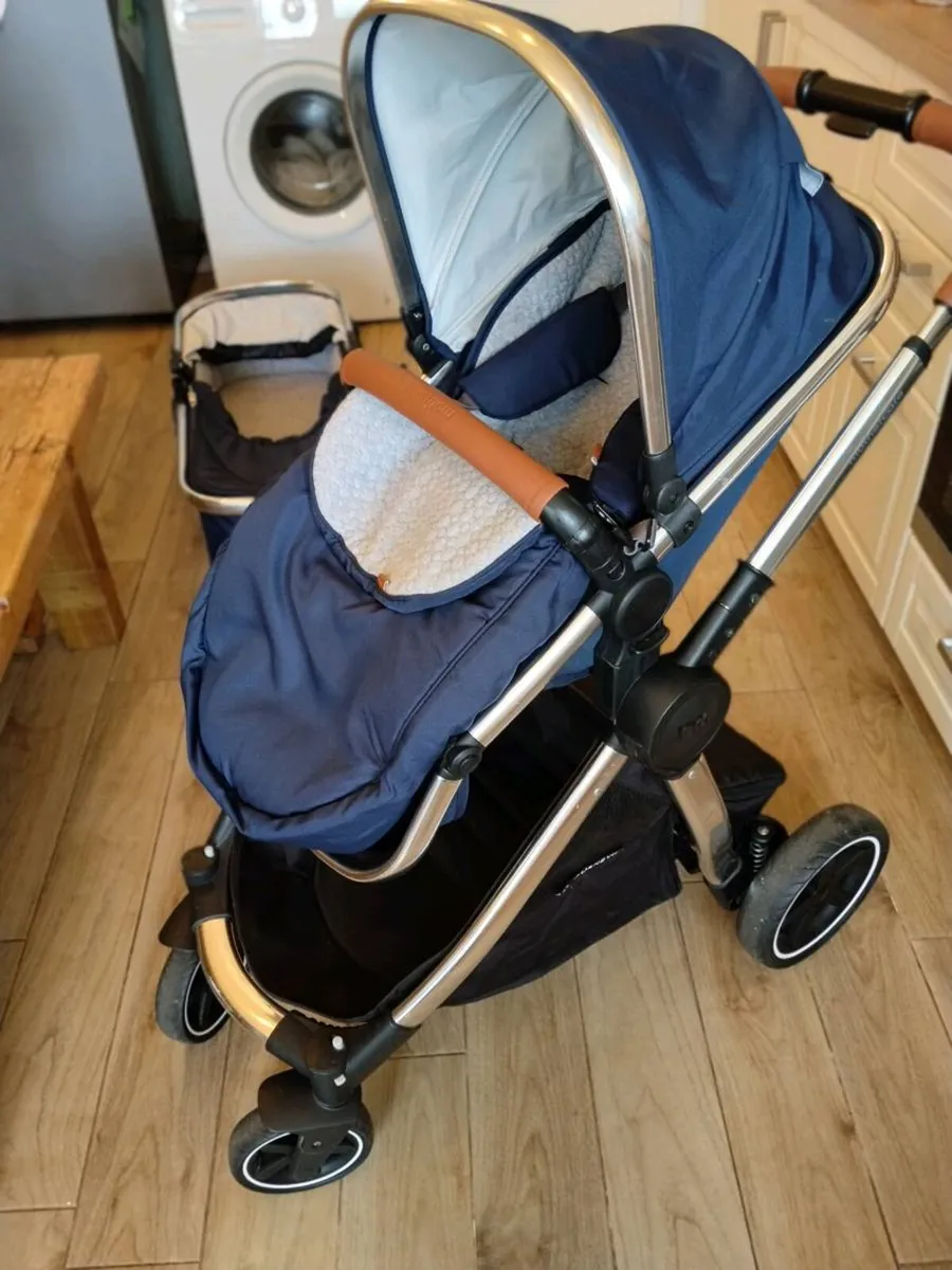 Gorgeous Mothercare travel buggy - Image 3