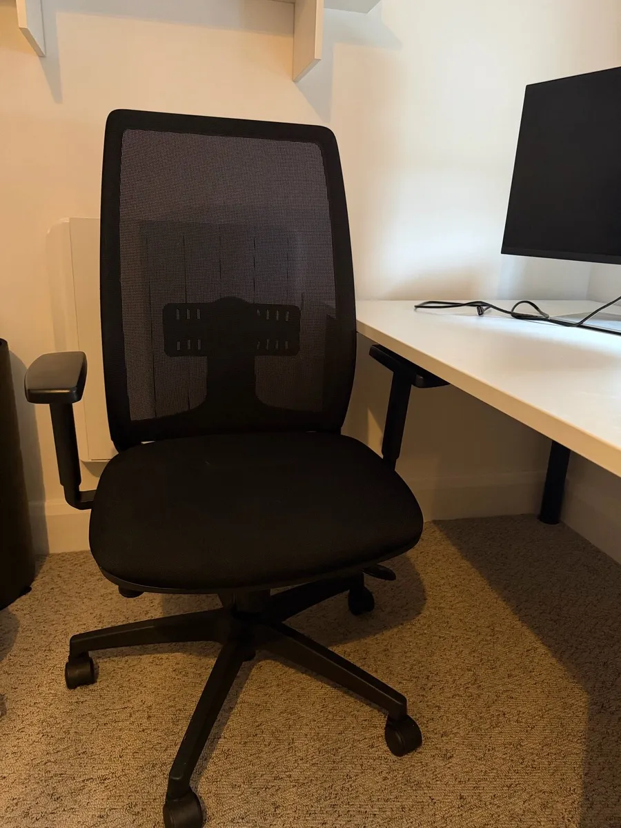 Office/school chair and desk - Image 2