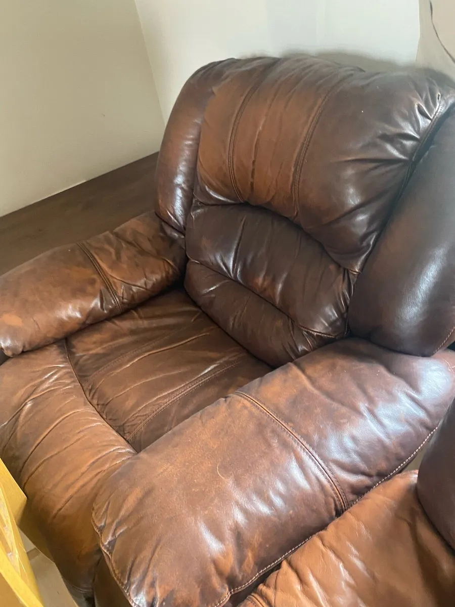 Couches for sale want gone - Image 1