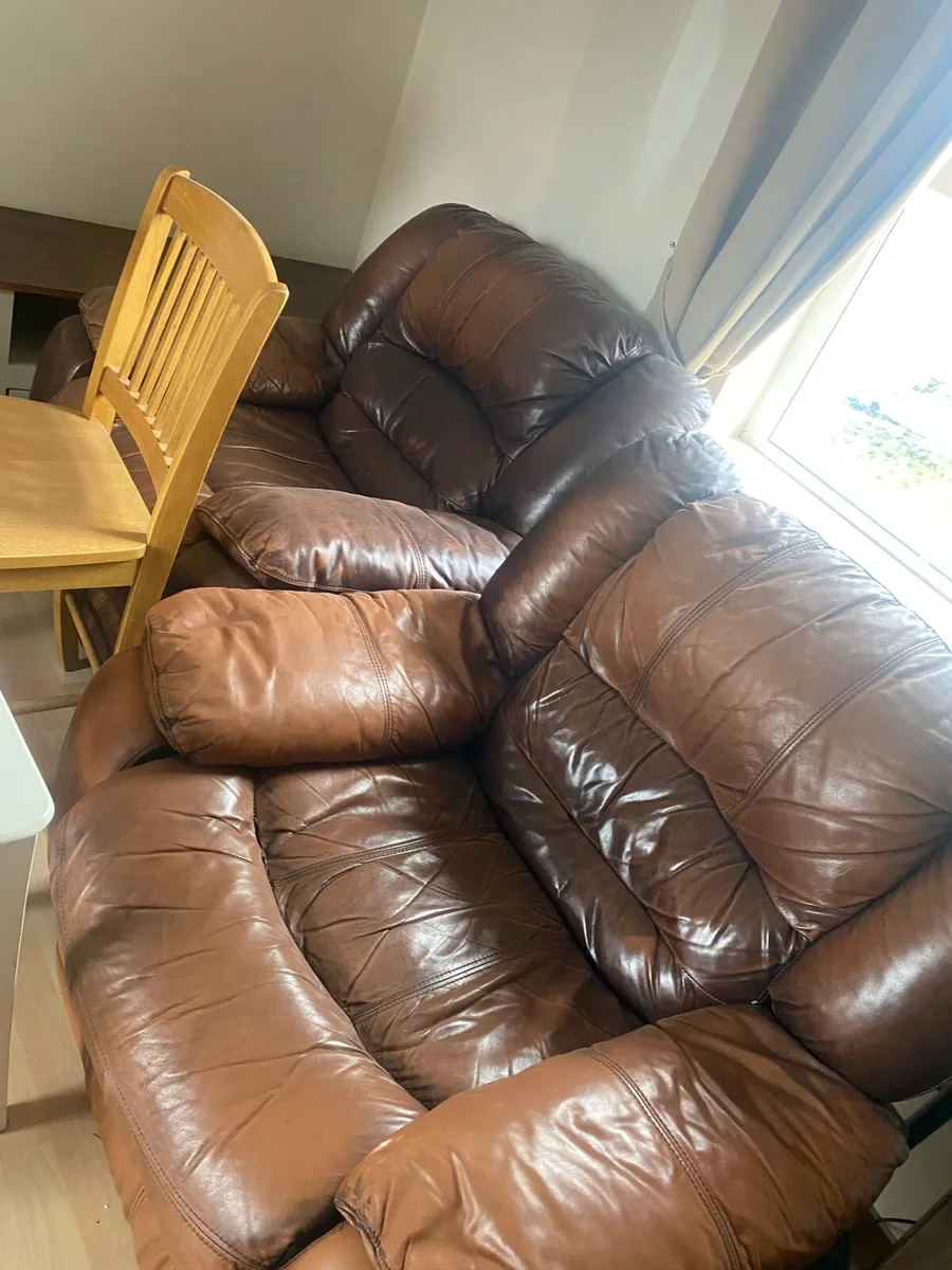 Couches for sale want gone - Image 2