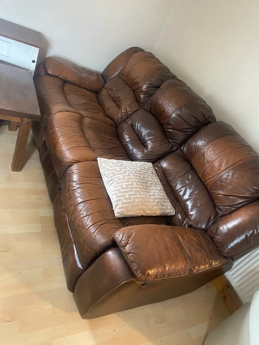 Couches for sale want gone - Image 3