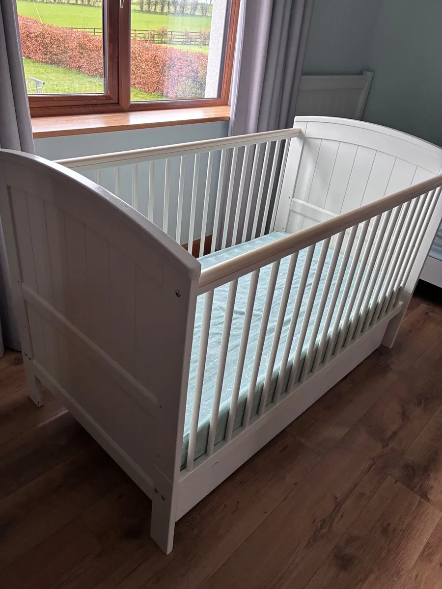 Large Mamas & Papas Cot bed - Image 4