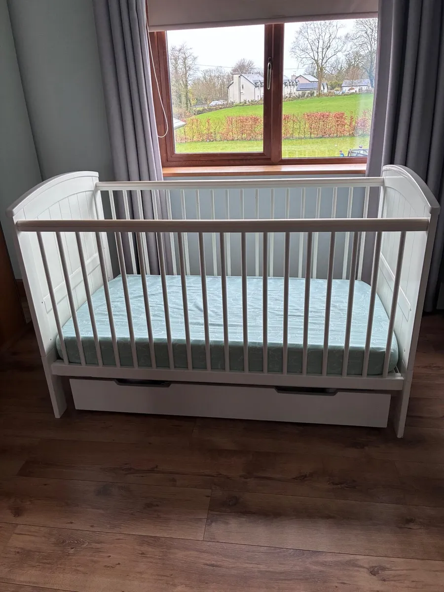 Large Mamas & Papas Cot bed - Image 1