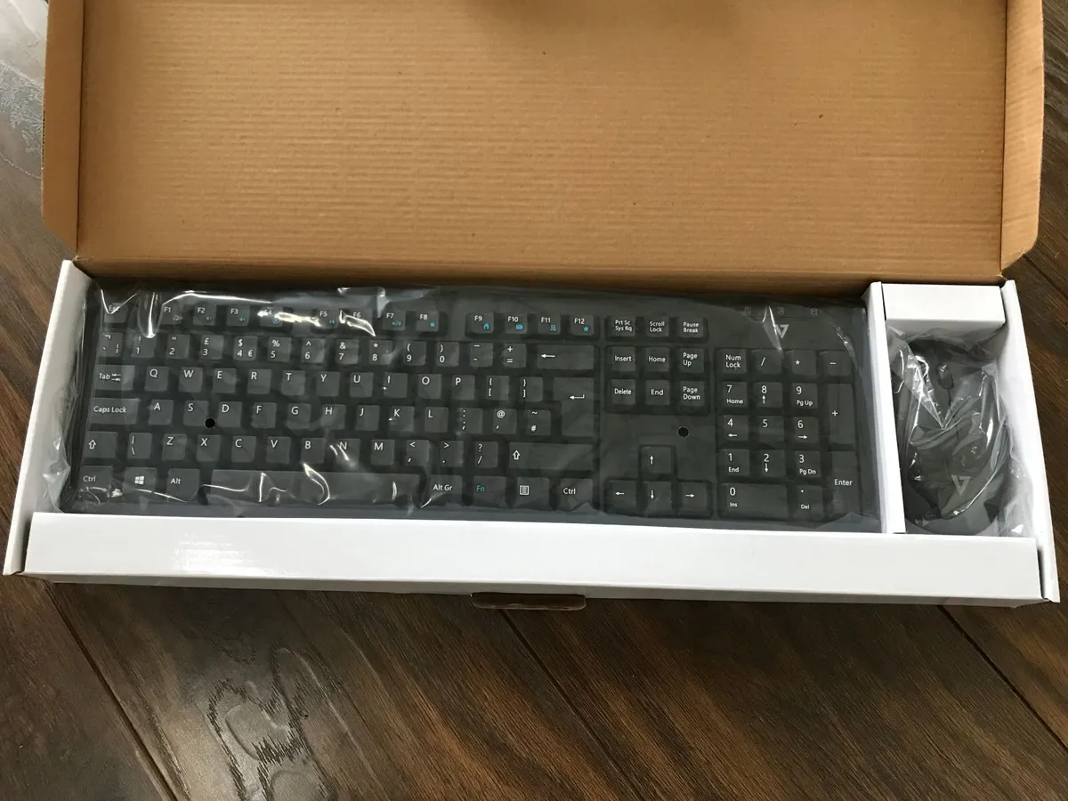 Wireless Keyboard and Mouse - Image 3