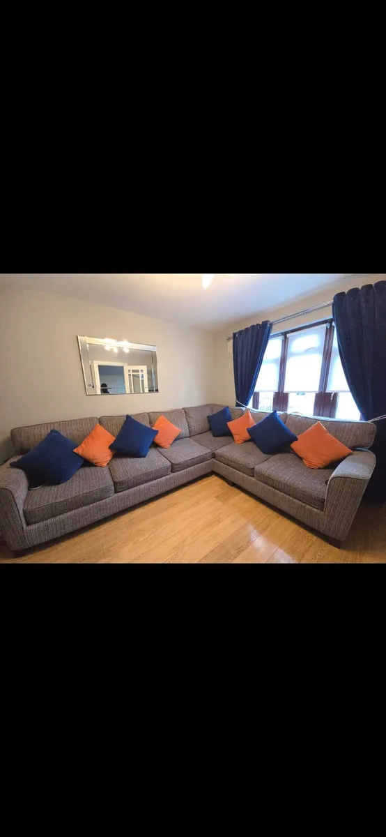 Corner sofa - Image 1