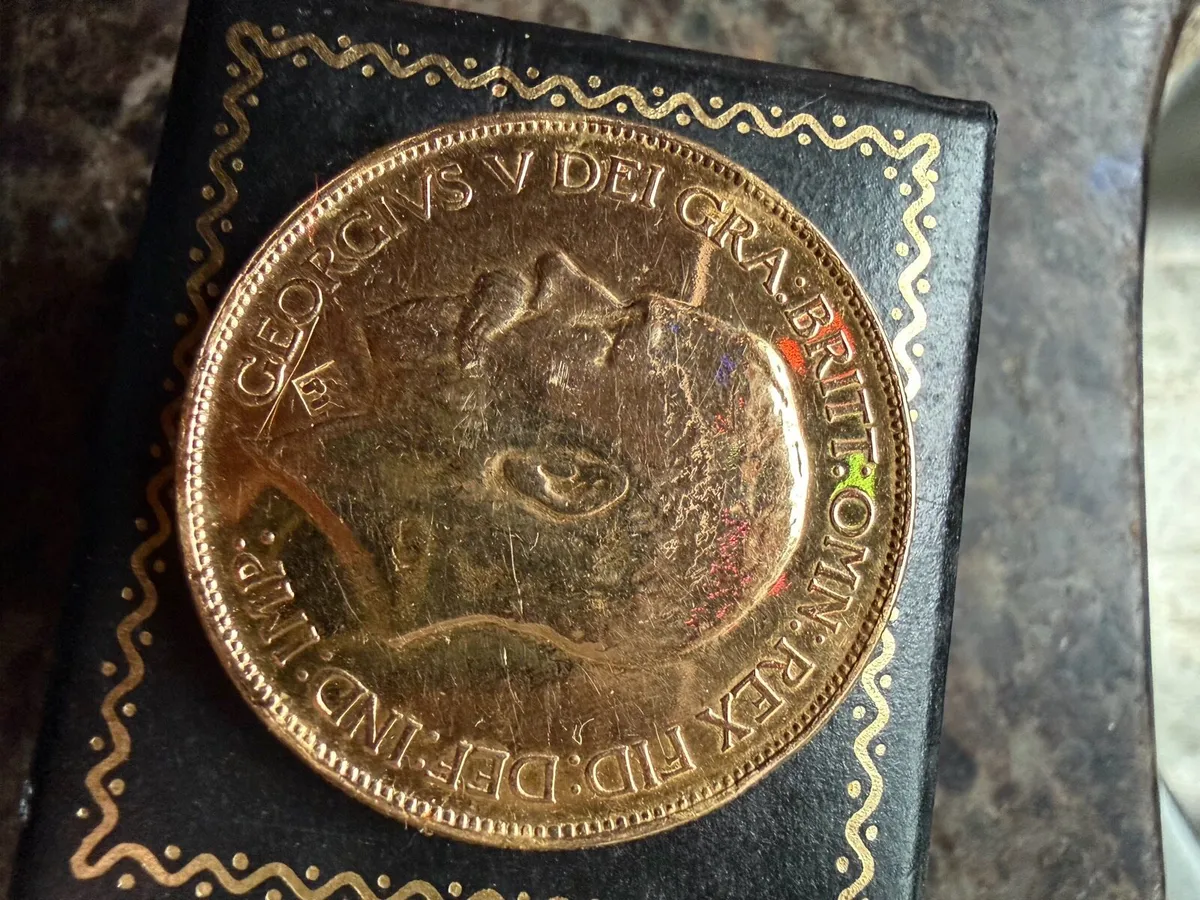 Quintuple 22ct gold sovereign 1911 uncirculated - Image 1