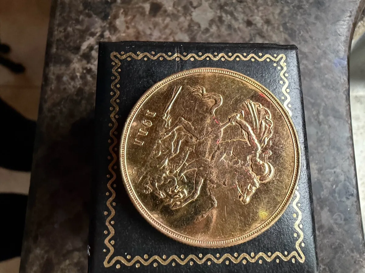 Quintuple 22ct gold sovereign 1911 uncirculated - Image 2