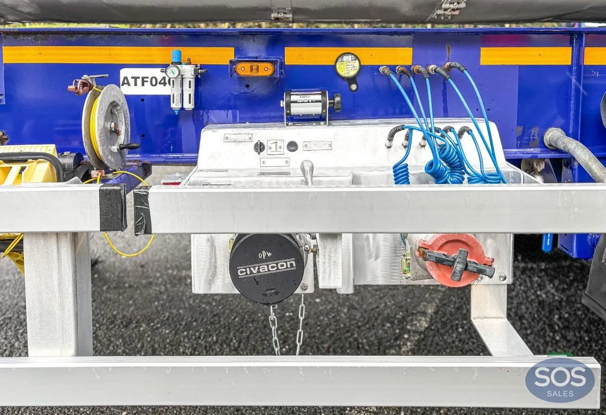 Dennison Skelly Trailer + Meeberg 31000L ISO Tank - Image 2