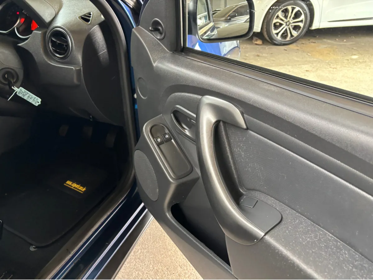 Dacia Duster Commercial van - Image 3