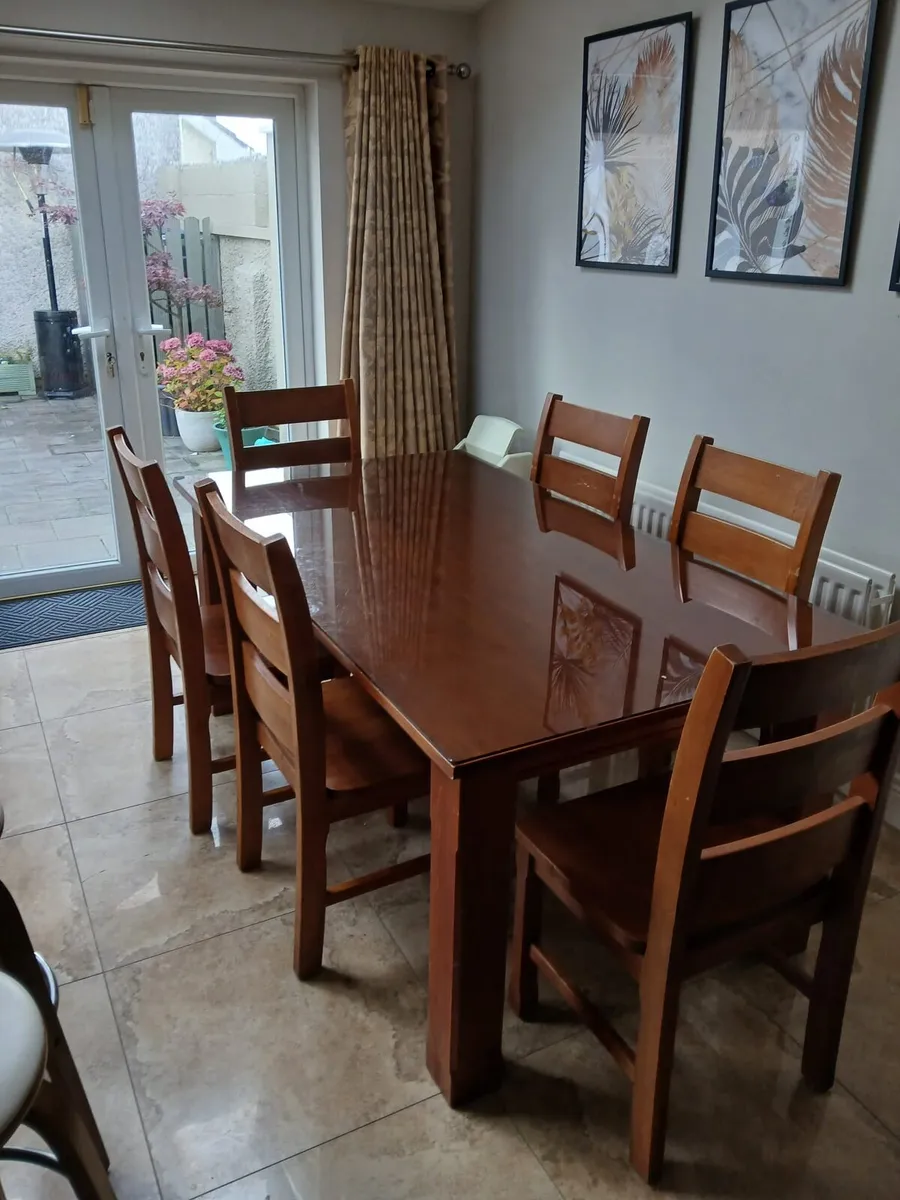 Dining table - Image 1