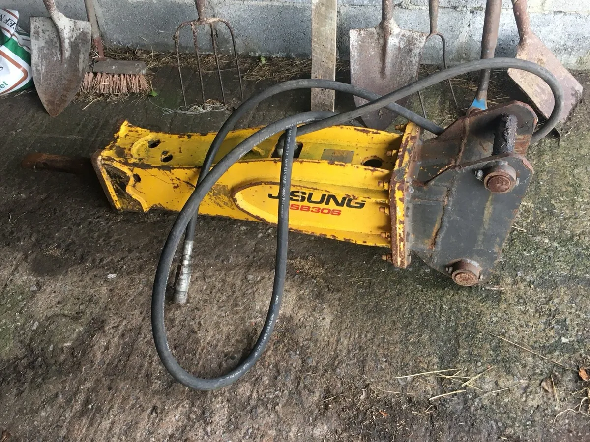 Rock breaker suit digger 4 to 8 ton