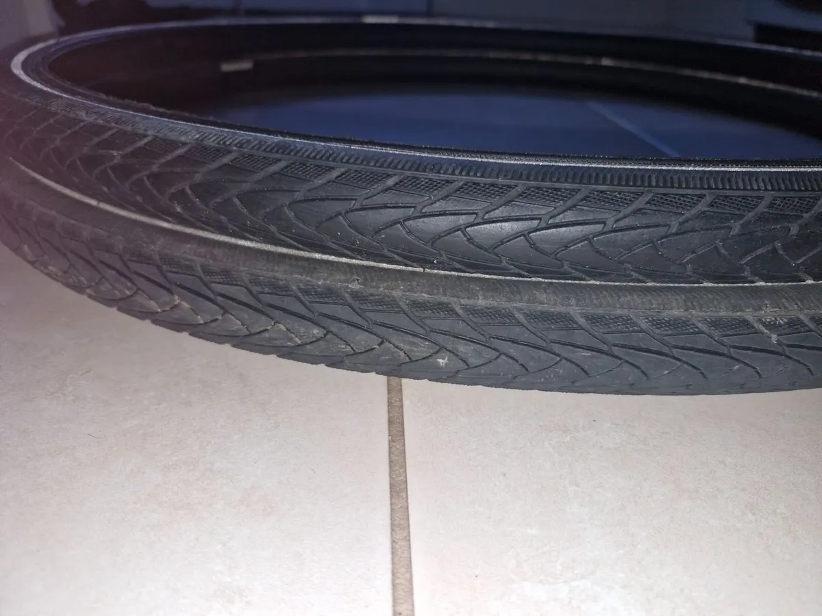 Schwable marathon plus tyres 700 x 32c - Image 1