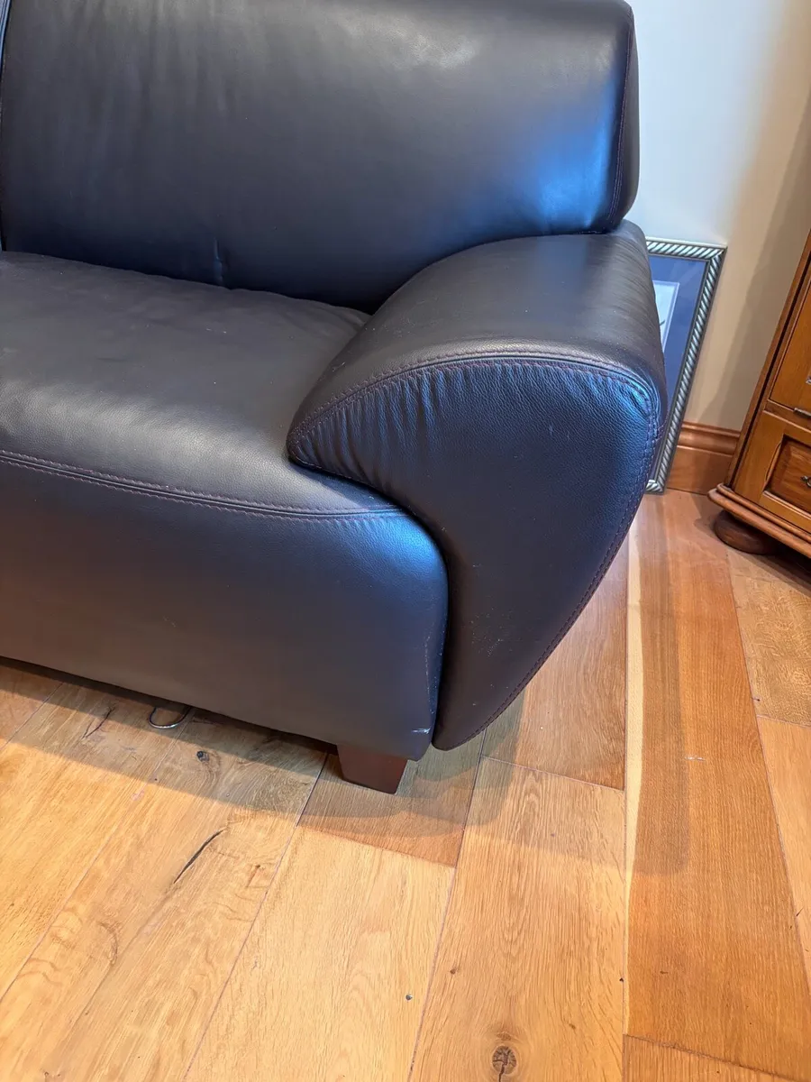 Leather couch - Image 2