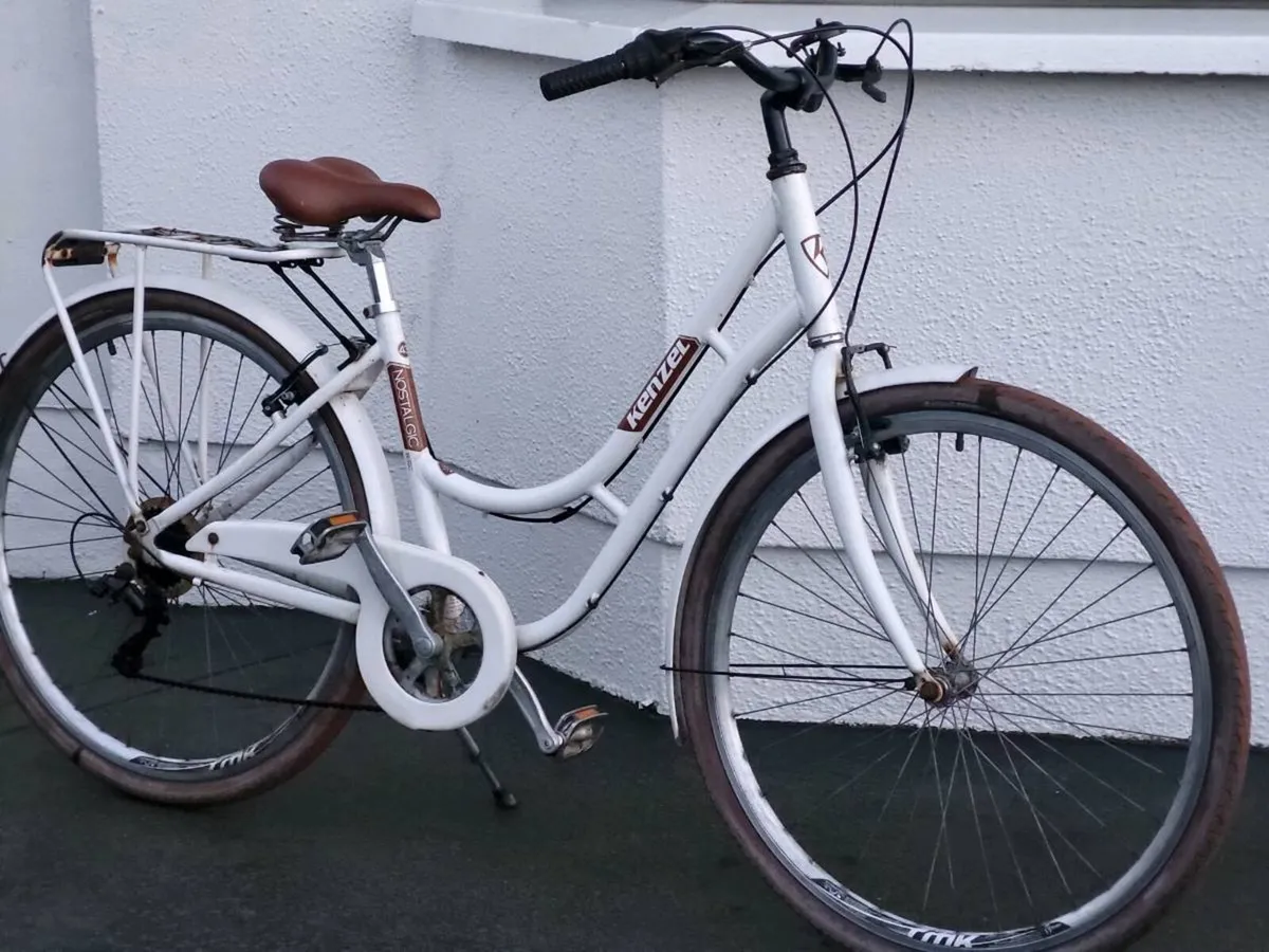 CHEAP LADIES INEXPENSIVE RUNAROUND BIKE - Image 1