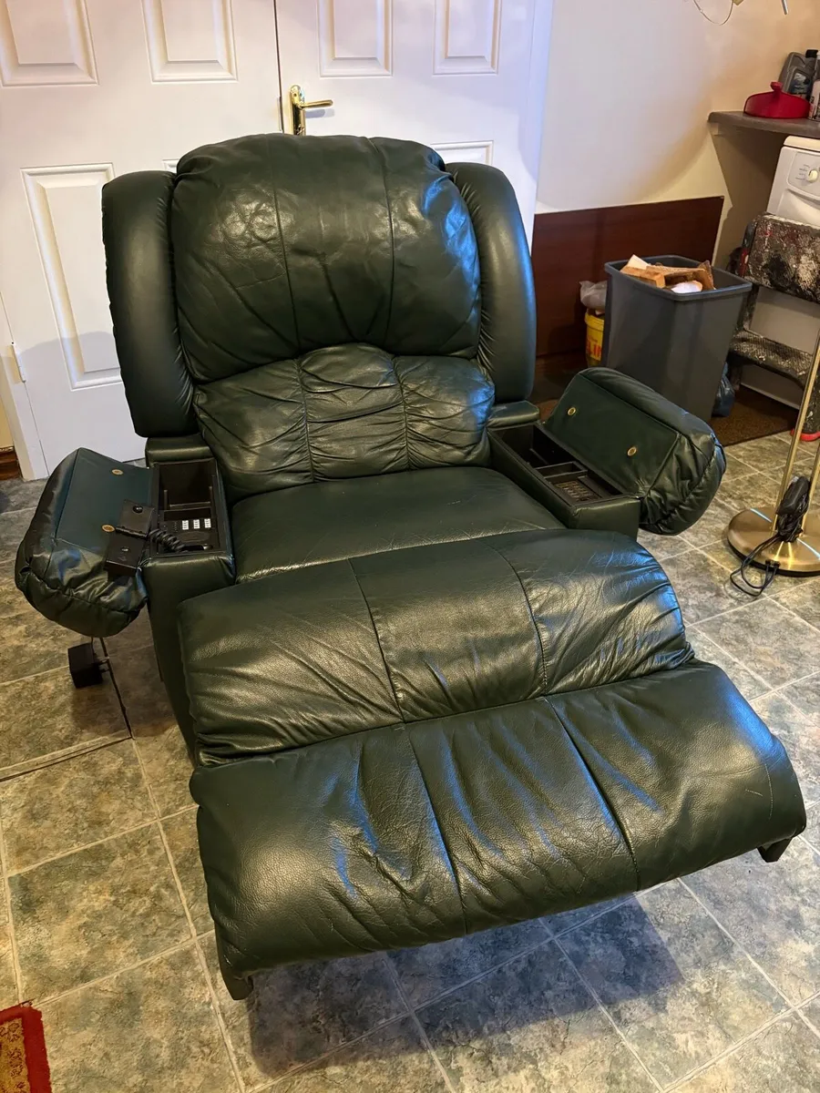 Reclining massage armchair - Image 1
