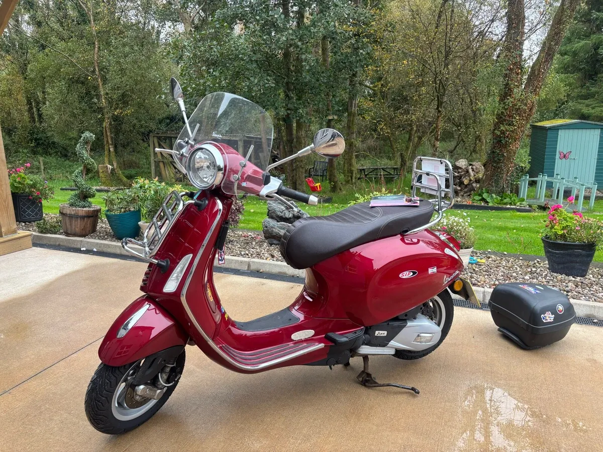 Vespa Primavera Touring 125 Scooter - Image 1