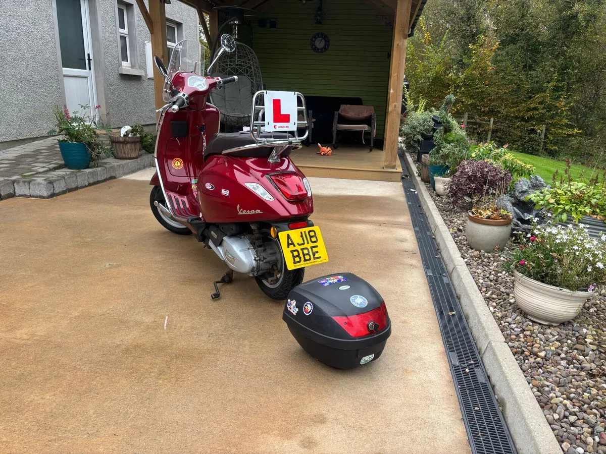 Vespa Primavera Touring 125 Scooter - Image 2