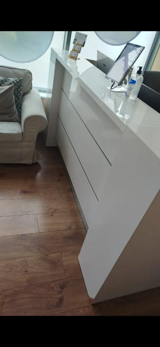 White Reception Desk - Image 3