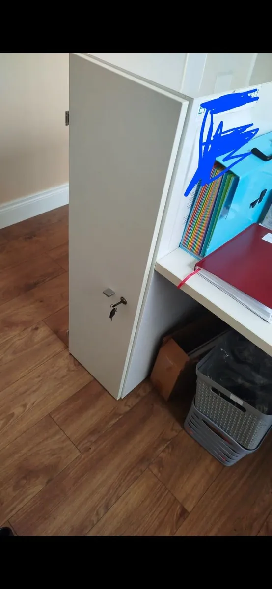 White Reception Desk - Image 4