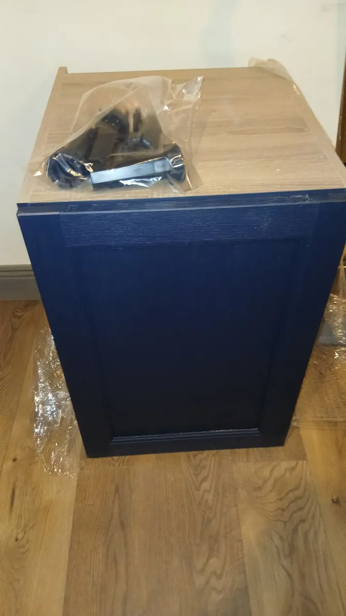 Kitchen cupboard and counter top - Image 3