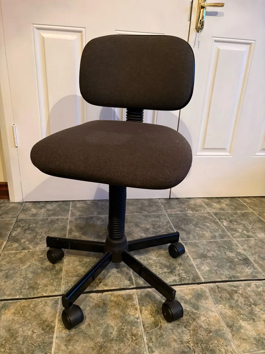 Coffee table /book and newspaper stand - Image 3