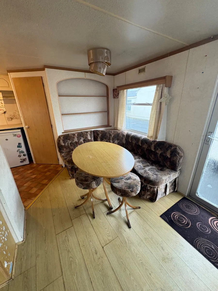 3 bedroom Mobile home rear storage - Image 4