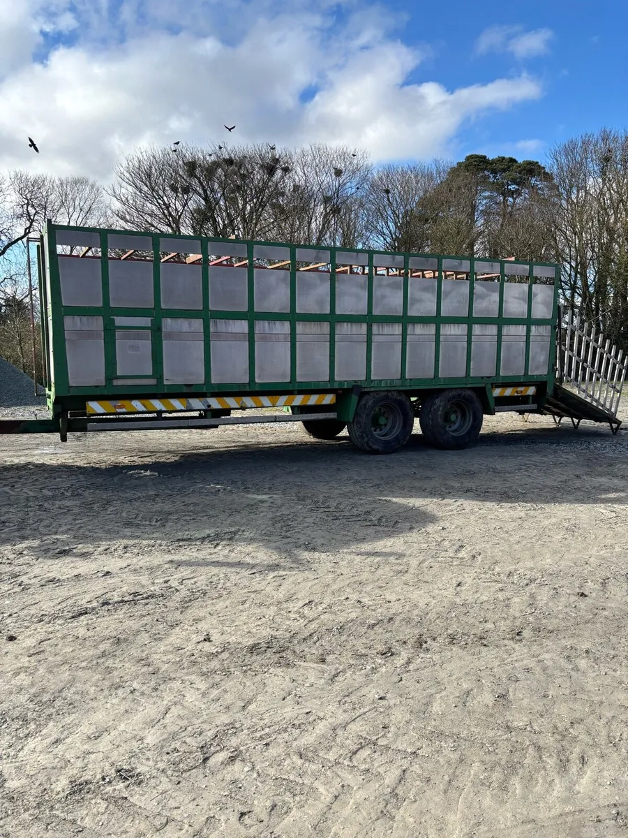 Cattle trailer - Image 1