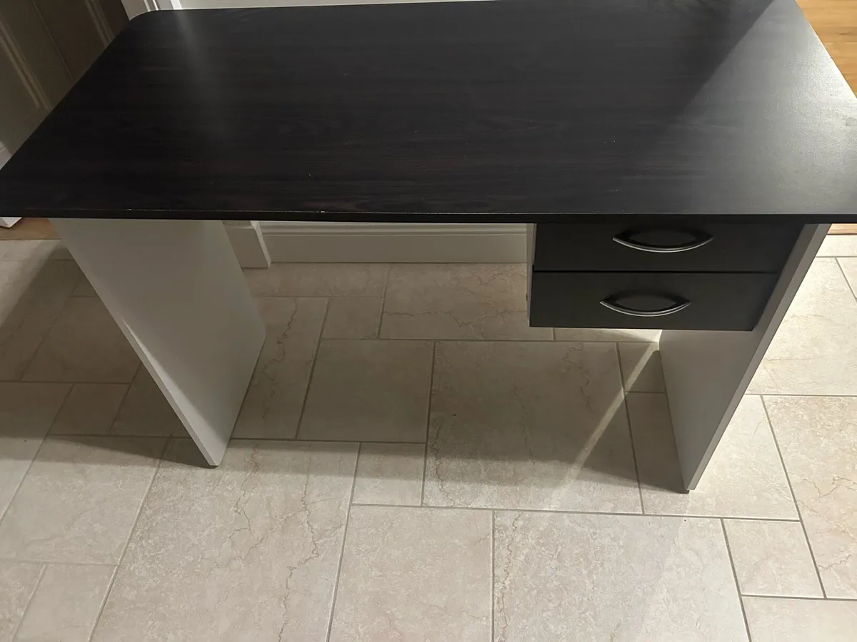 Desk with two drawers - Image 3