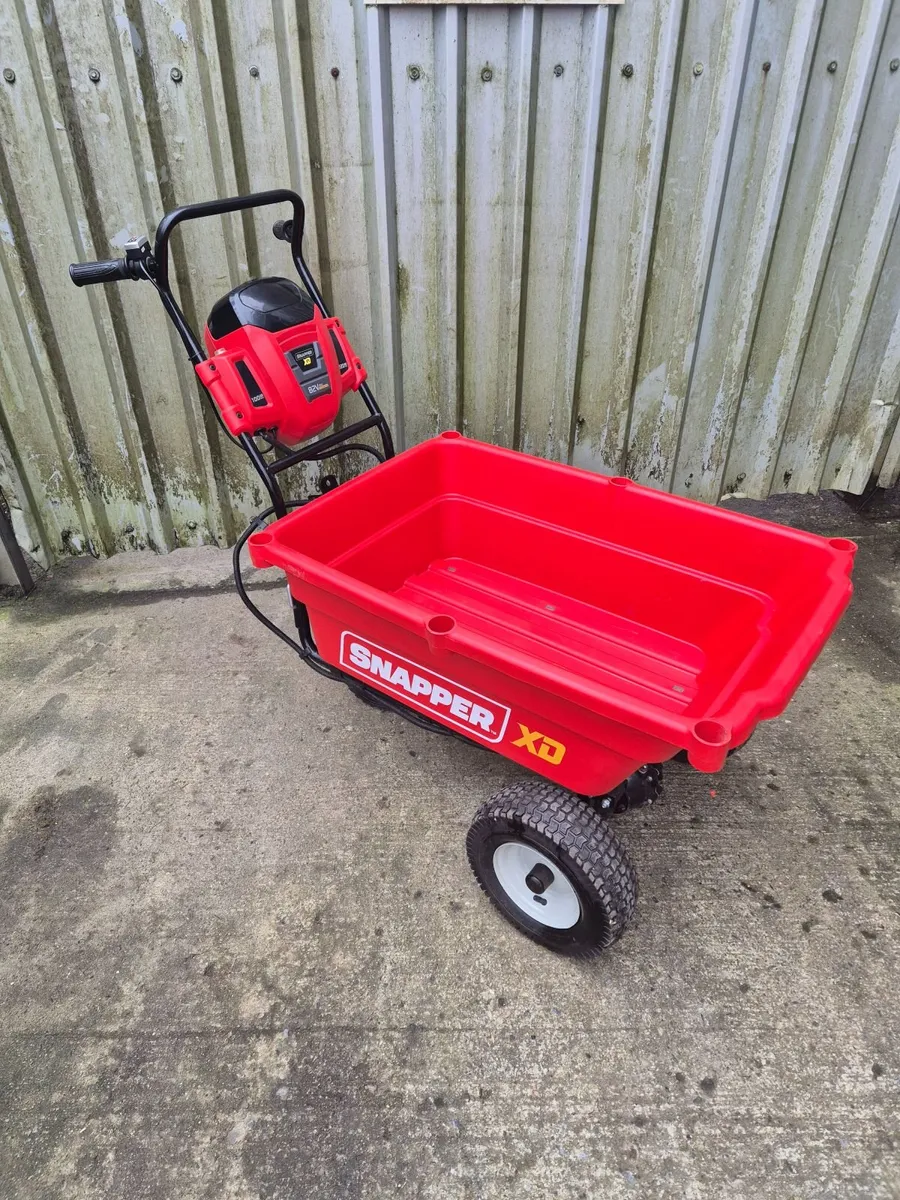 Snapper ESXDUC82 Wheelbarrow - Image 1