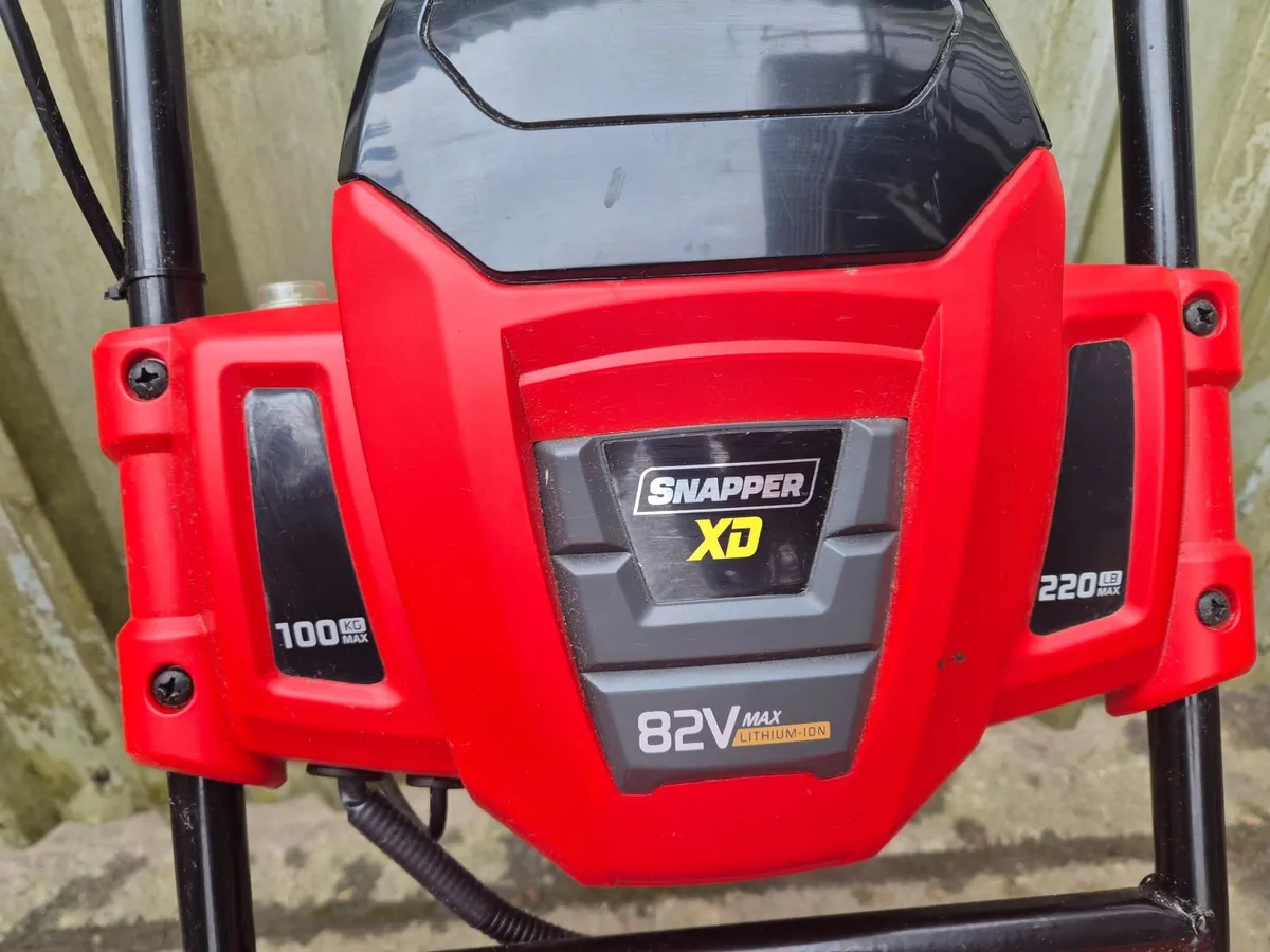 Snapper ESXDUC82 Wheelbarrow - Image 4