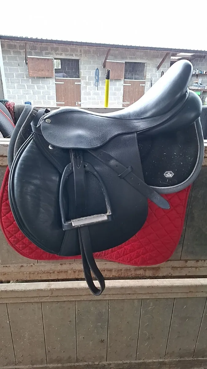17.5 inch Saddle - Image 1
