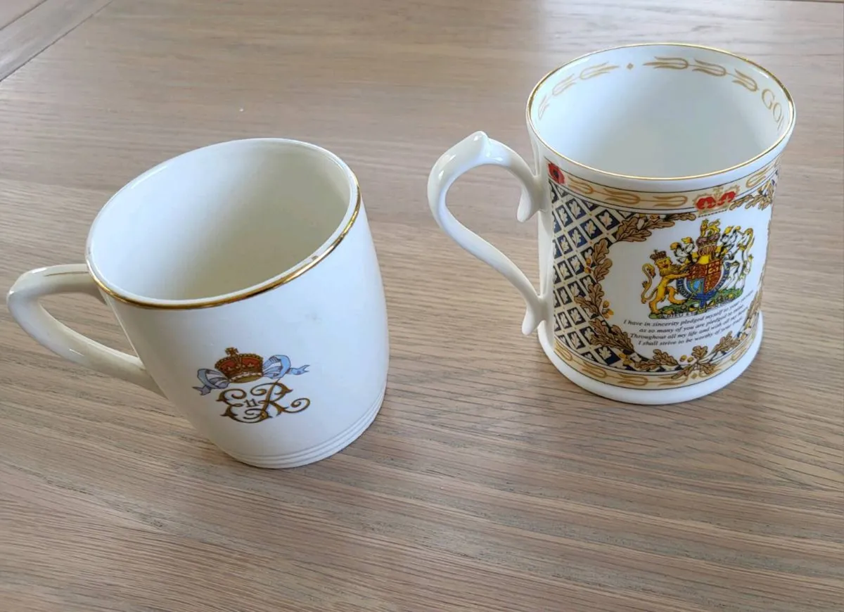 2 Royal souvenir mugs - Image 2