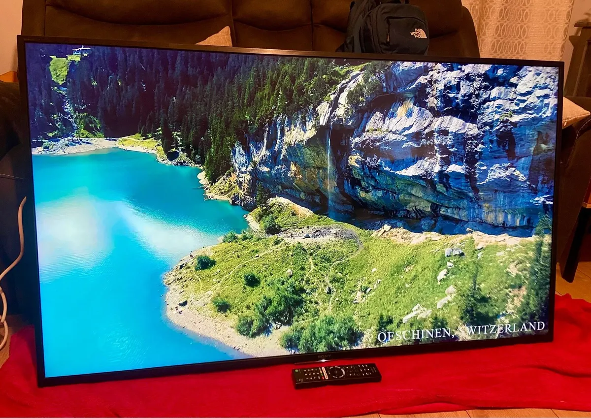 Sony Bravia 55” 4K HHD Smart TV & Wall Bracket - Image 2