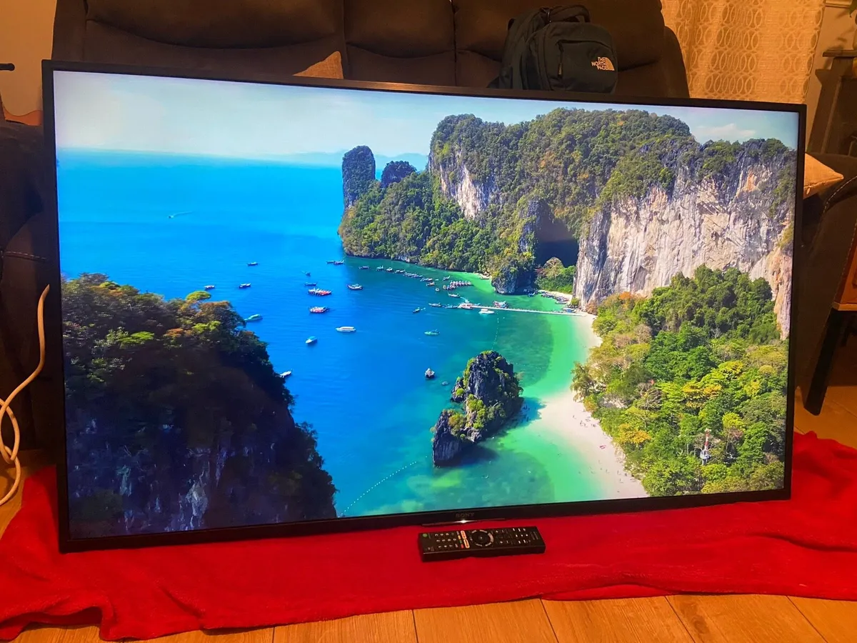 Sony Bravia 55” 4K HHD Smart TV & Wall Bracket - Image 3