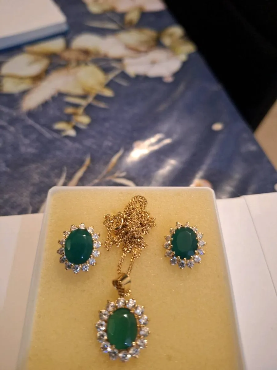 18 ct gold chain and earrings - Image 2