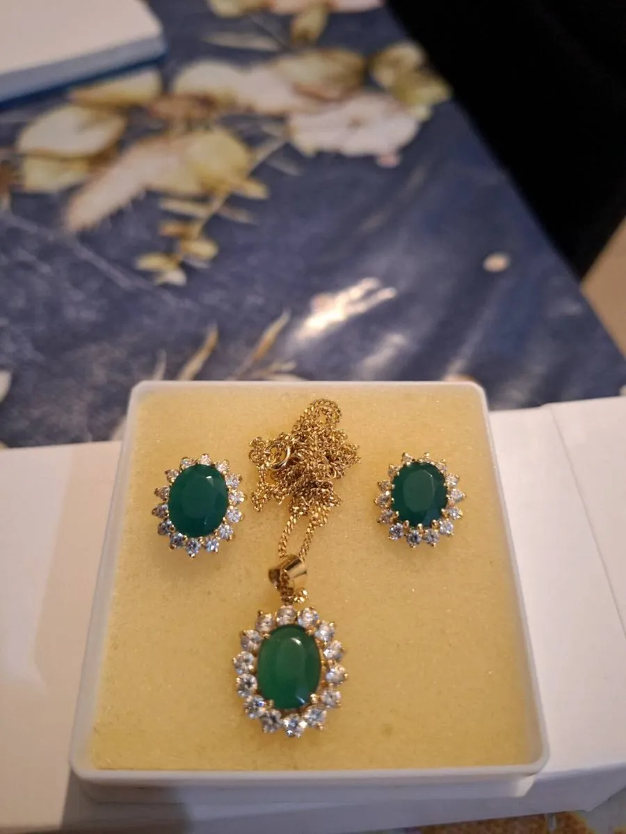 18 ct gold chain and earrings - Image 3