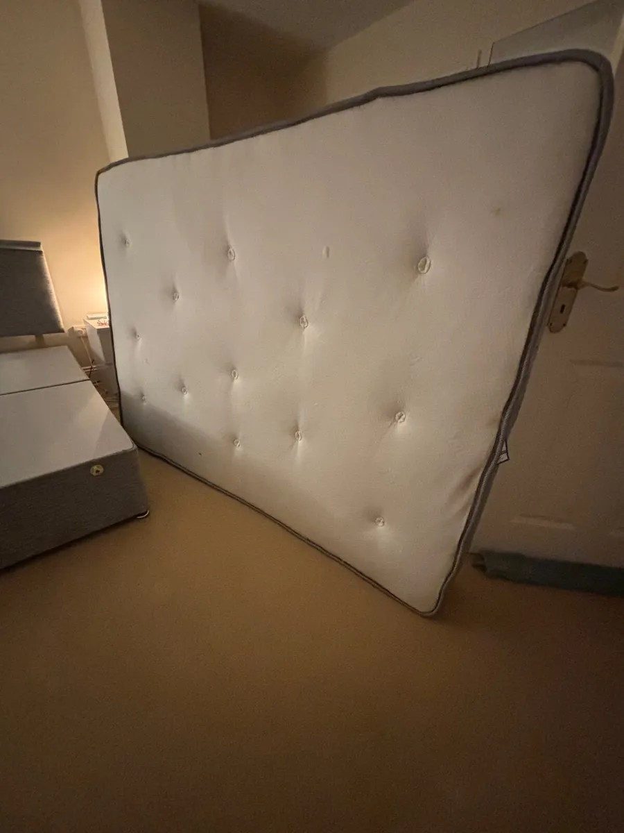 Mattress and base - Image 1