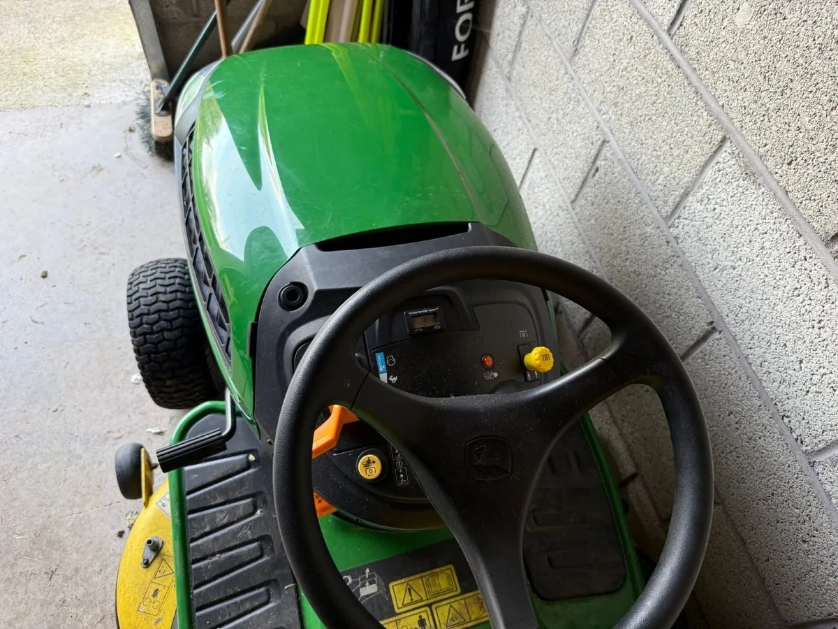 JOHN DEERE X166R Lawnmower - Image 2