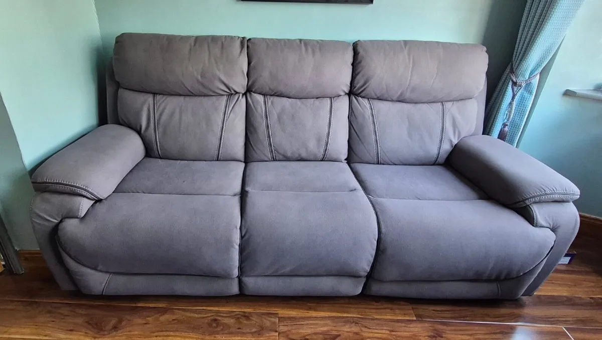 Sofa/Couch - Image 1