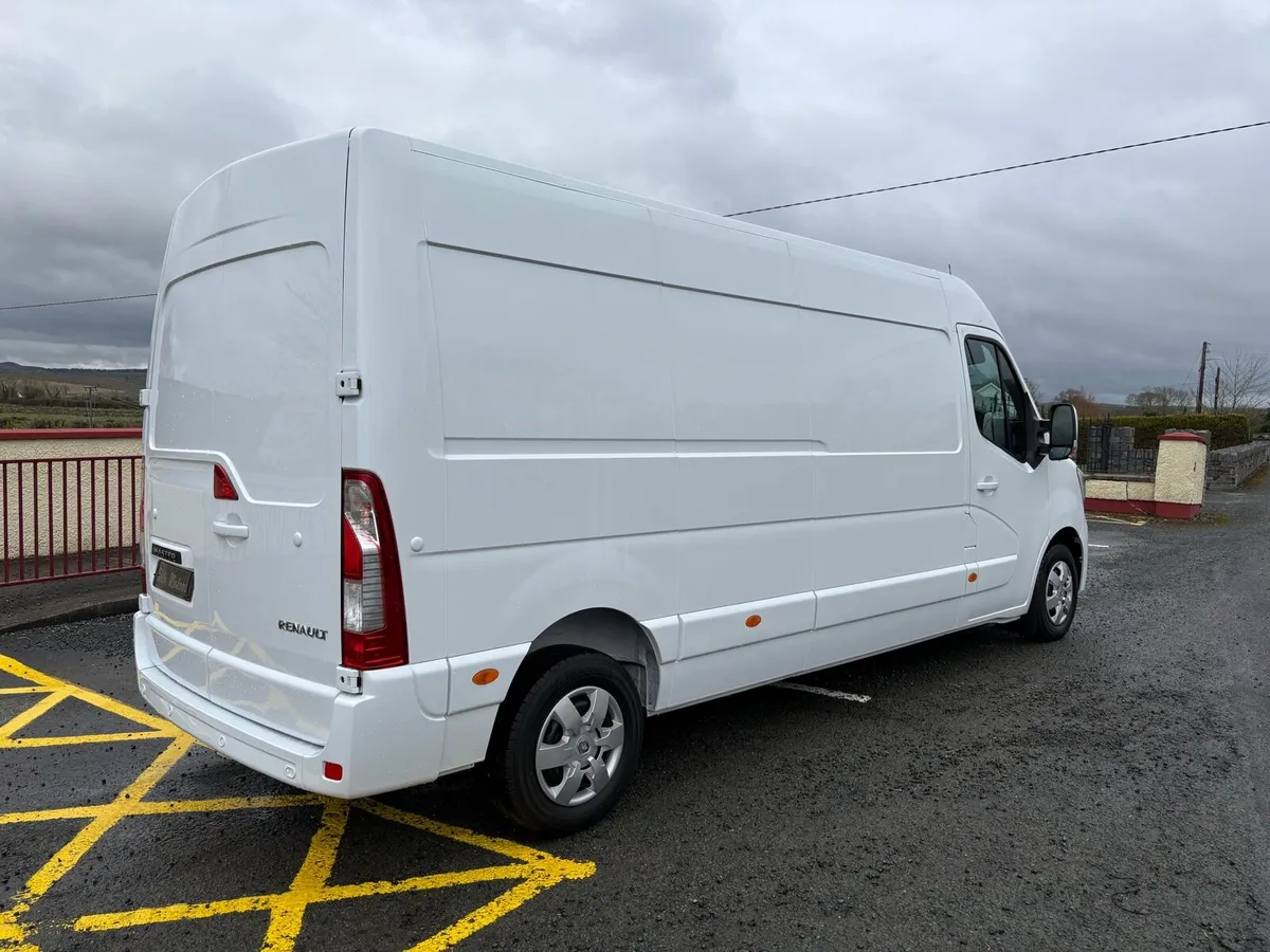 2023 (232) RENAULT MASTER LM35 2.3 135BHP - Image 3
