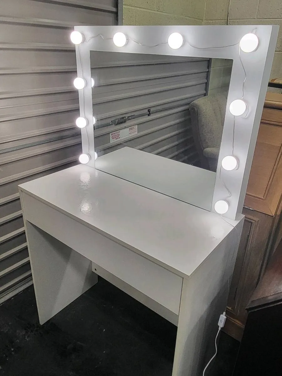 A lovely light up dressing table in excellent cond - Image 2