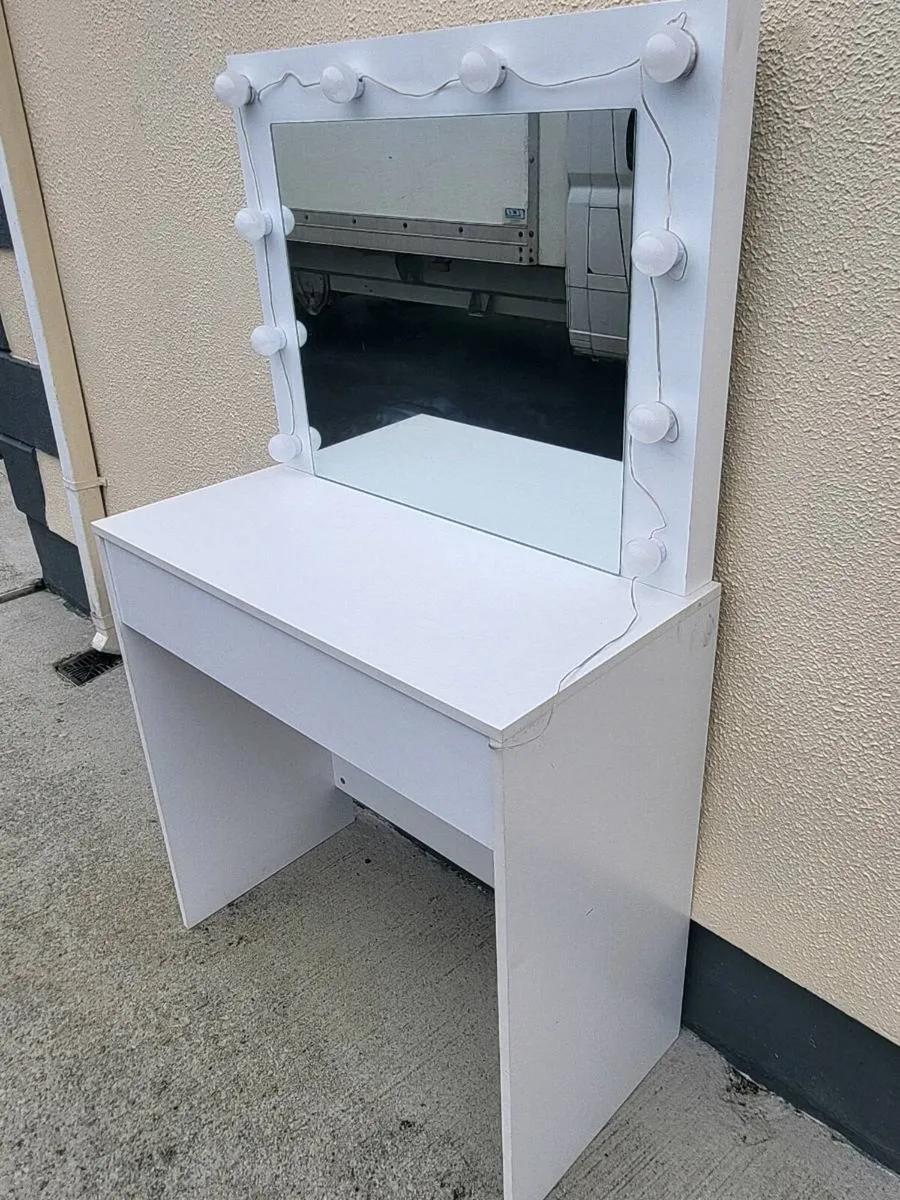 A lovely light up dressing table in excellent cond - Image 4