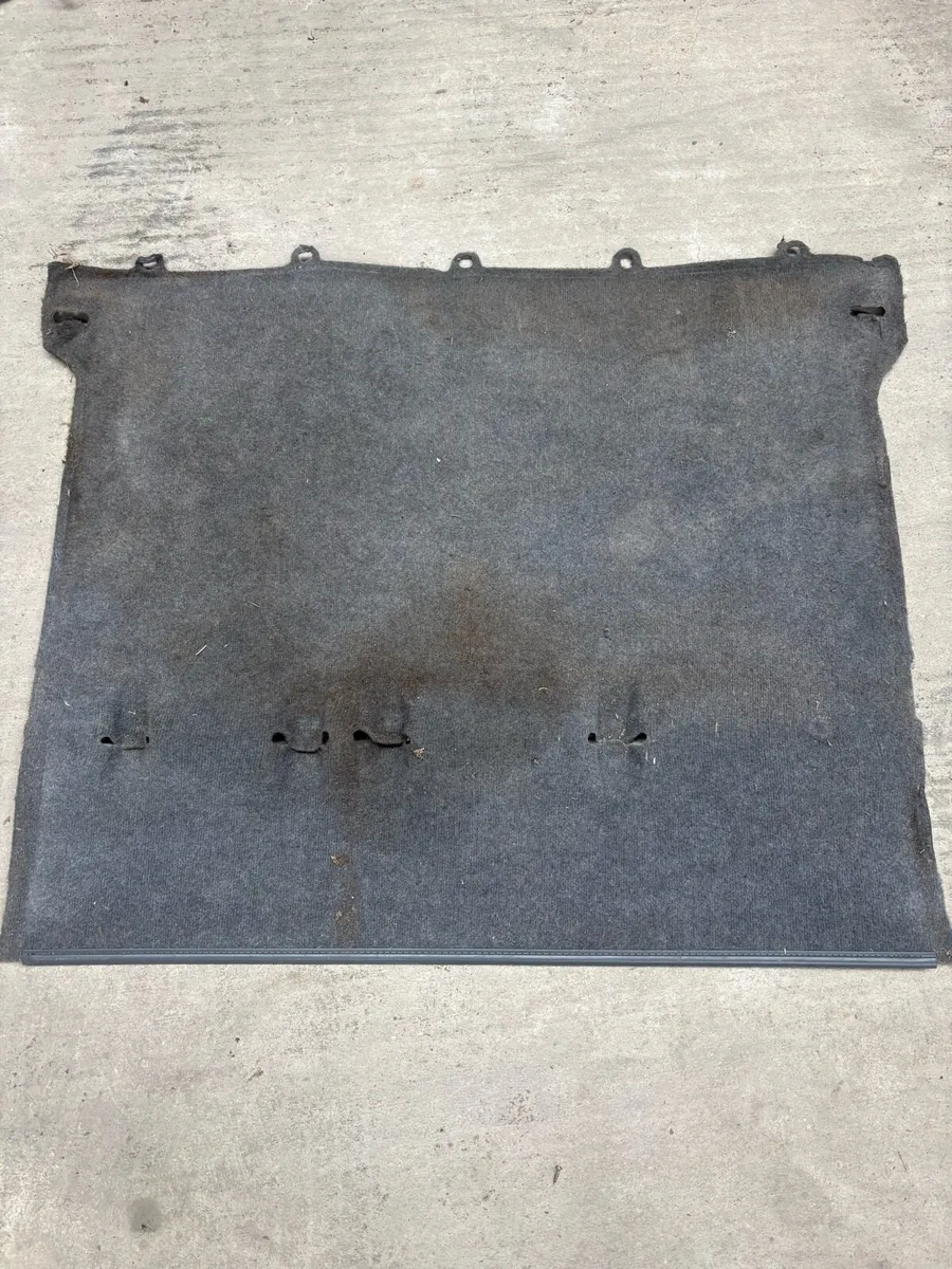 Toyota landcruiser rear seats kit 2014 to 2023 - Image 3