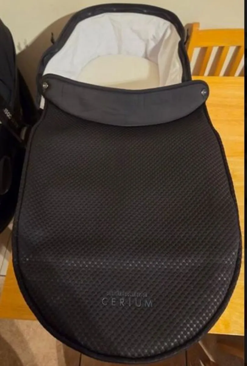 icandy Cerium and maxi cosi car seat - Image 3