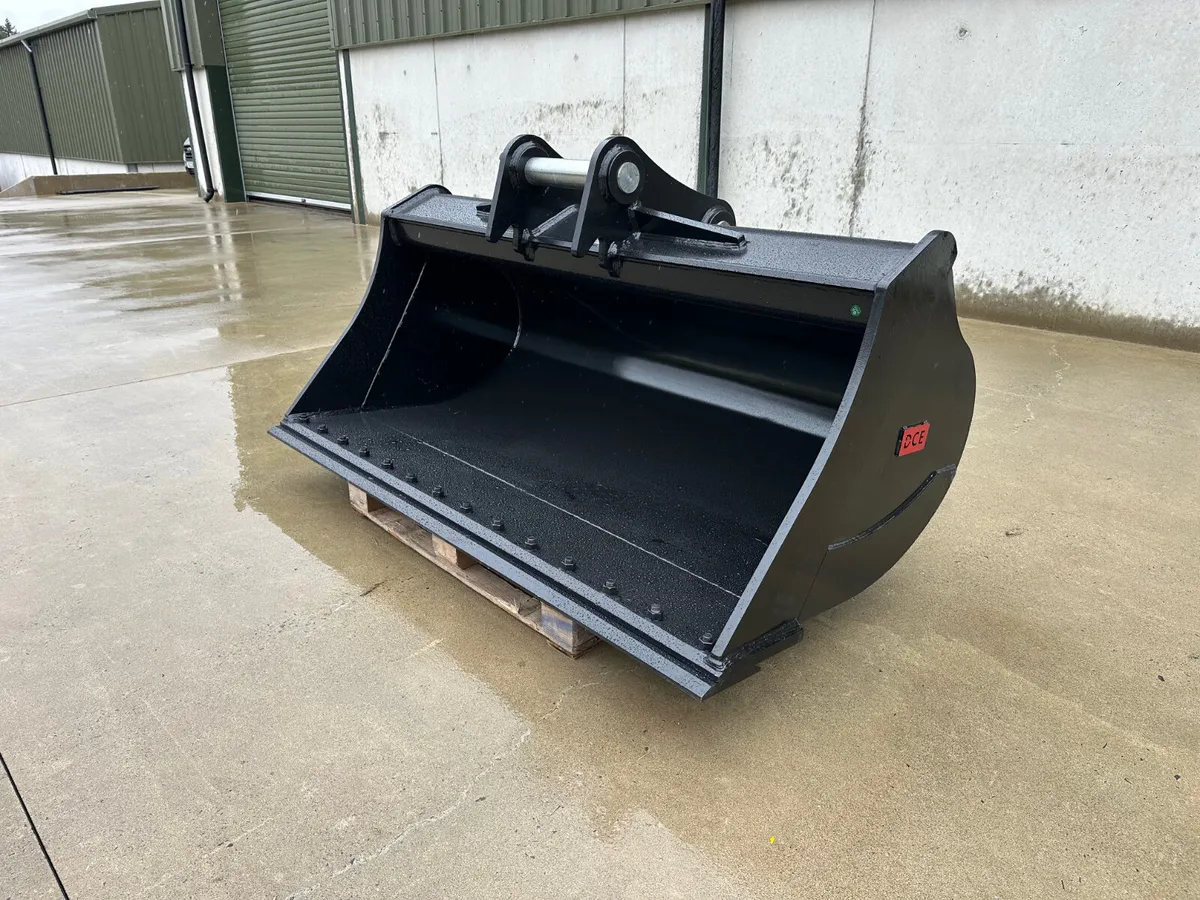 New 20 Ton 84" Grading Bucket Bolt On Blade - Image 1