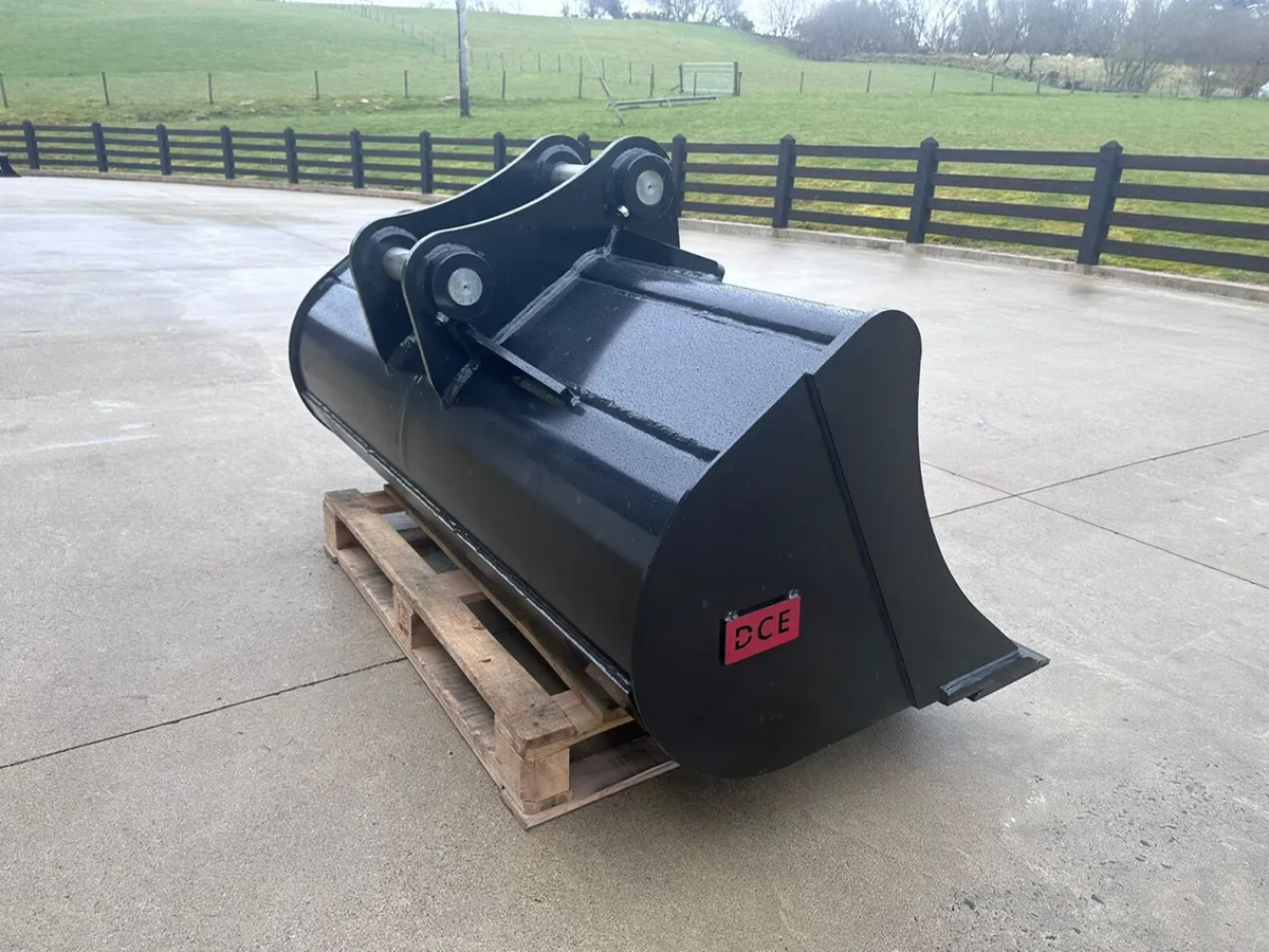New DCE 13 Ton 72" Grading Bucket, 65mm Pins - Image 3